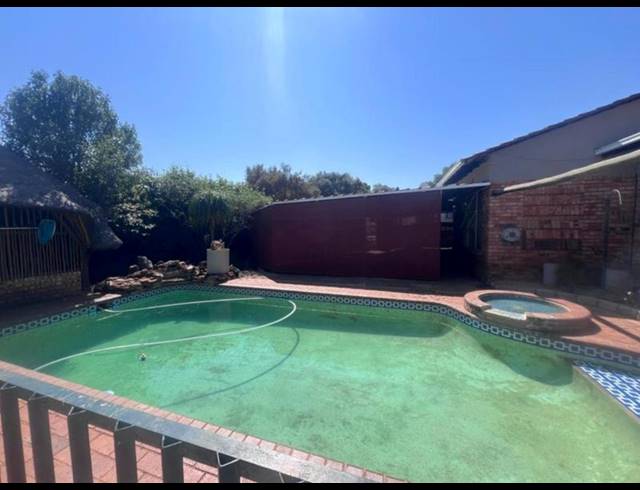 4 BEDROOM HOUSE FOR SALE IN ROODEKRANS